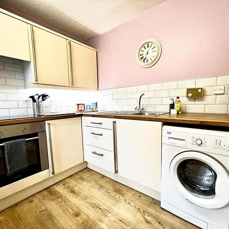 Ground Floor Flat With Free Parking & Wifi Apartment Glasgow Exterior photo