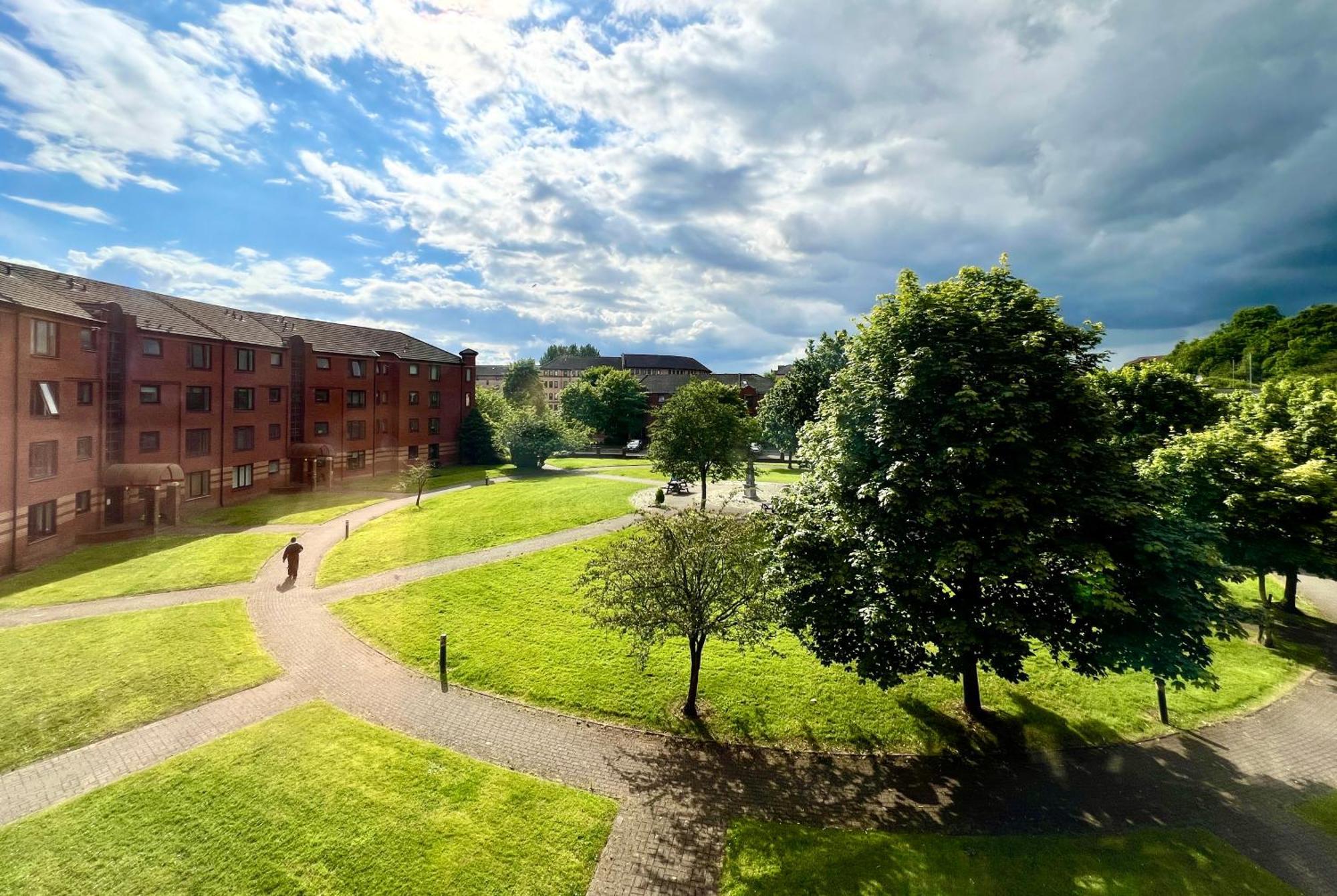 Ground Floor Flat With Free Parking & Wifi Apartment Glasgow Exterior photo